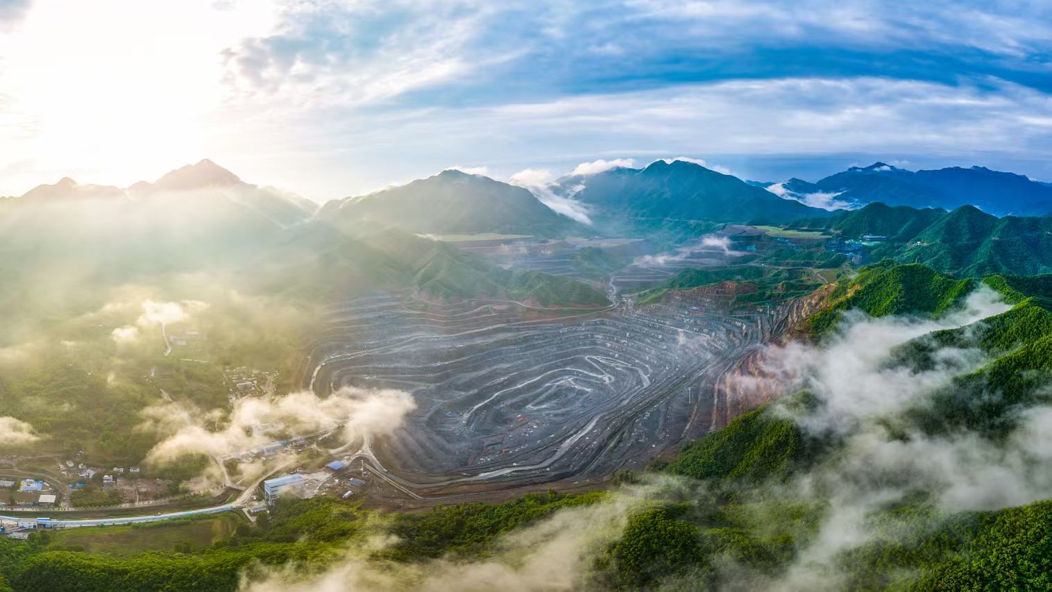 金钼汝阳露天矿坑