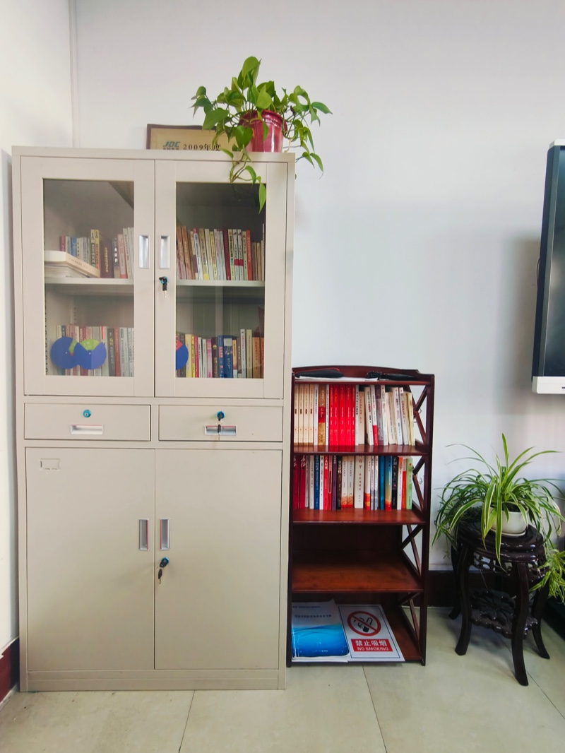 样品车间党支部活动阵地之读书角