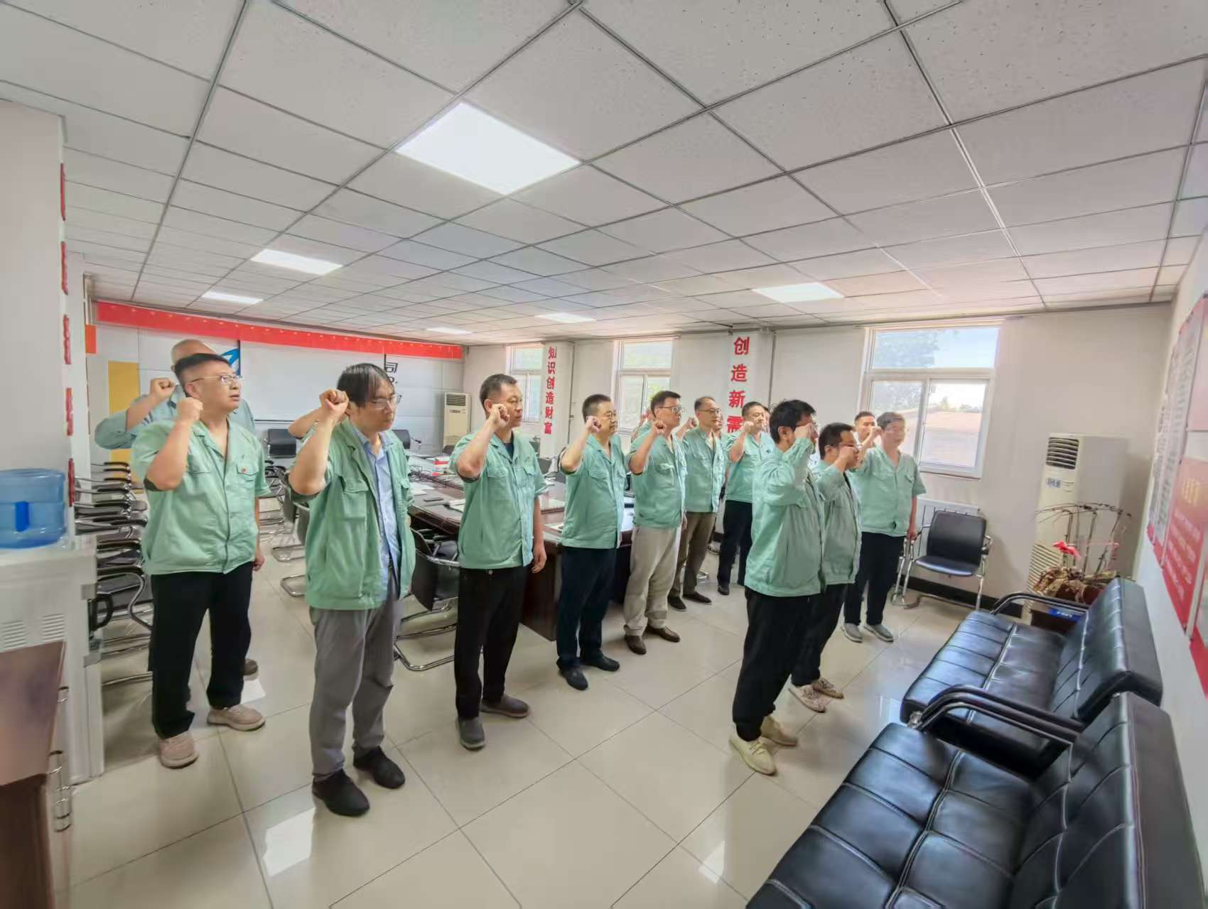 物资保障部党支部七一宣誓