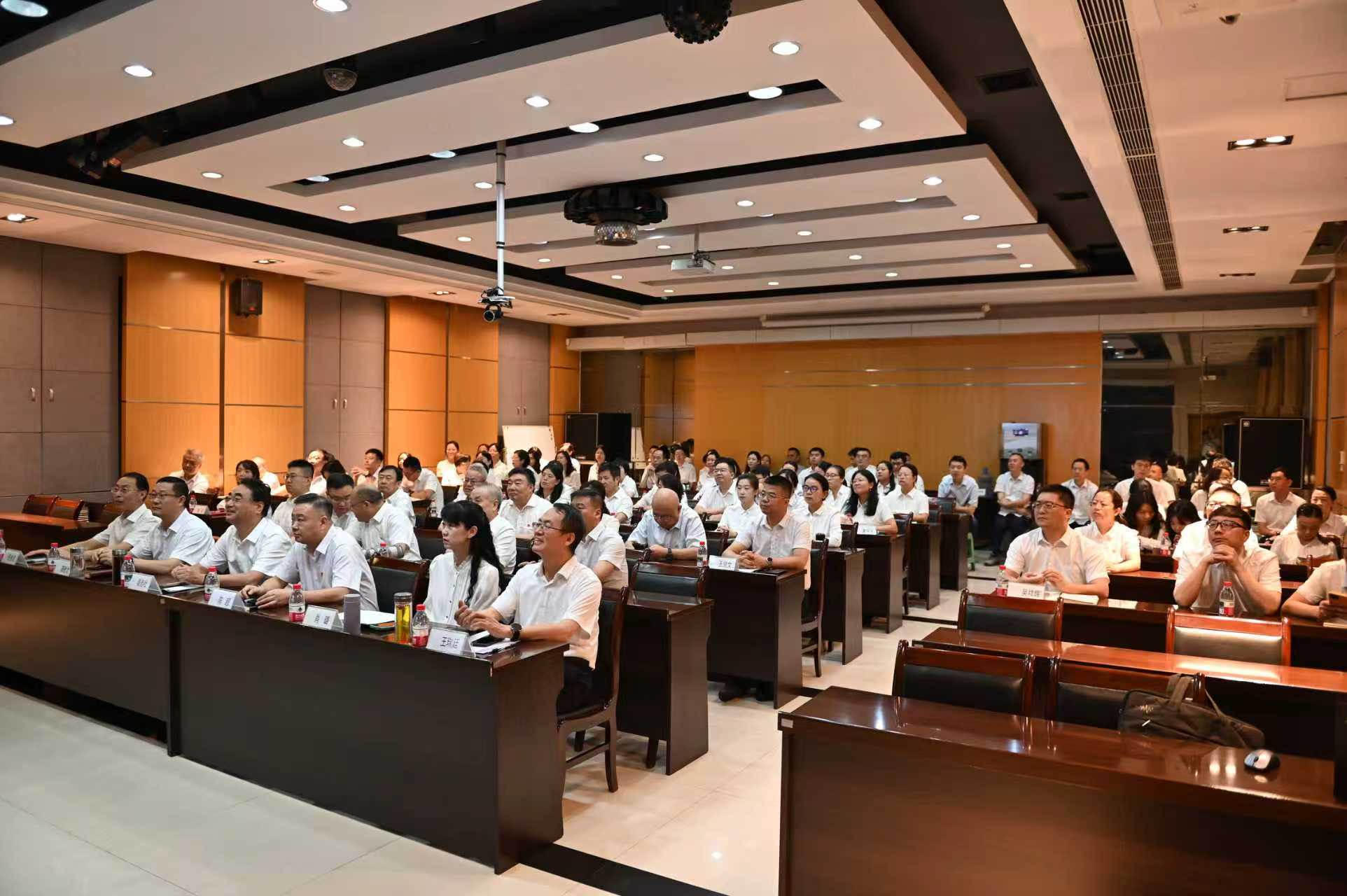 9月3日观看抗战胜利庆典阅兵仪式2