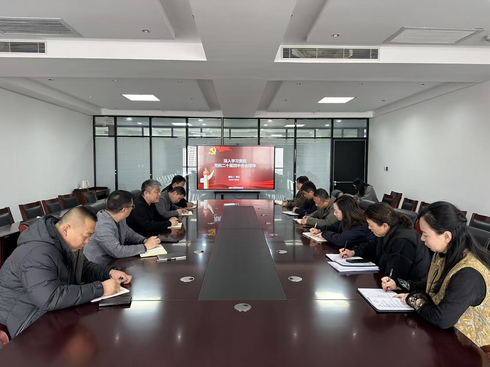 有色驼城党支部组织深入学习贯彻党的二十届四中全会精神宣讲