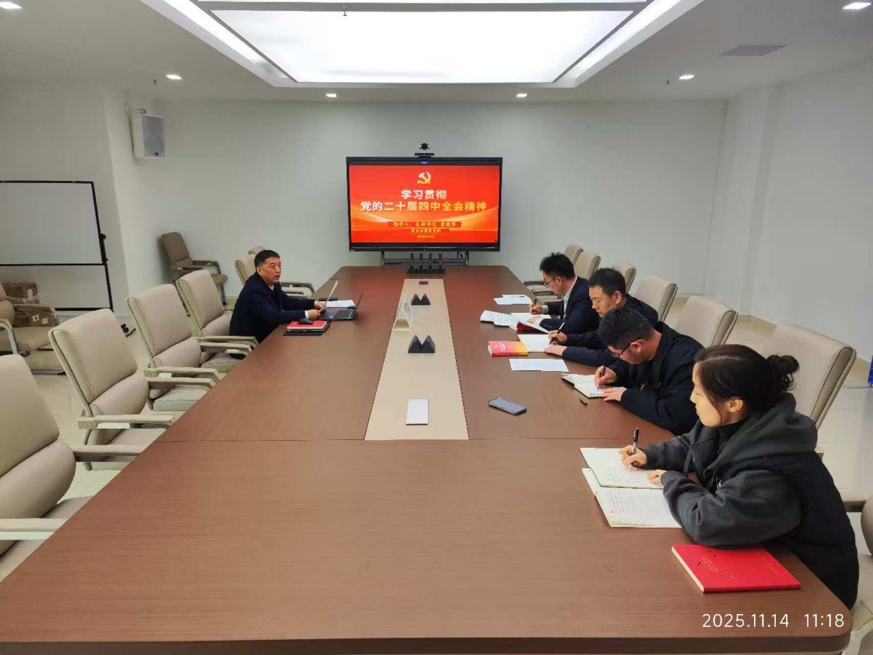 复合金属党支部